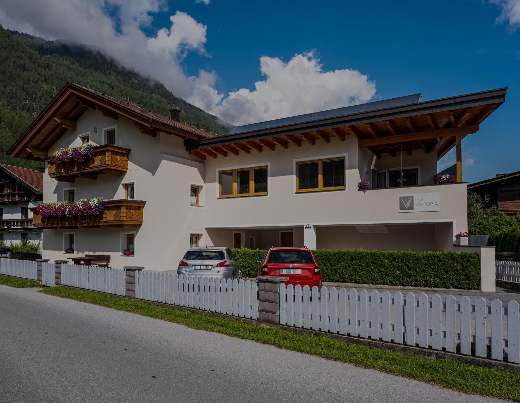 Haus Viktoria Apartment Längenfeld Exterior foto